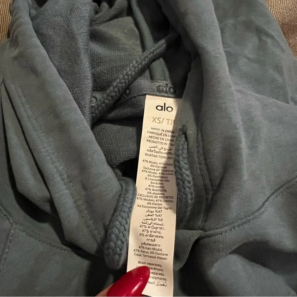 ALO Yoga Women's Teal Cropped Hoodie